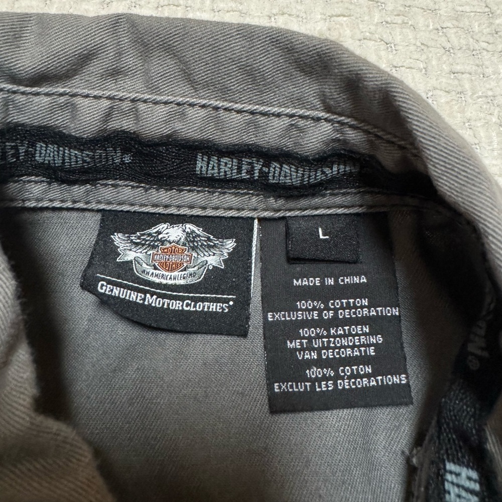 Harley Davidson grey button up shirt, large. Great condition
#biker - Picture 4 of 6